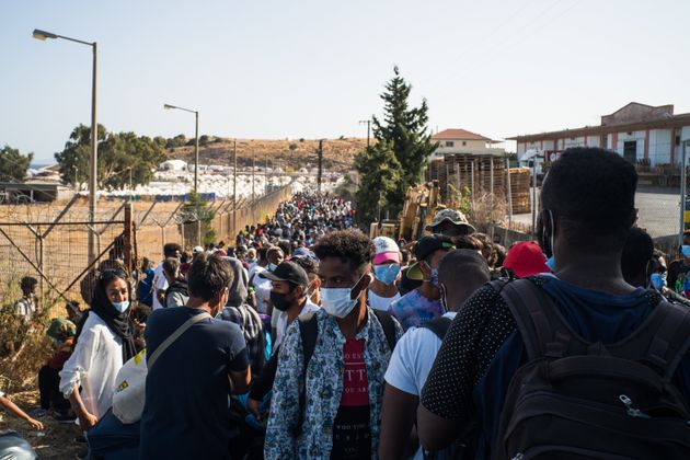 Guardian: Οι πρόσφυγες που γλίτωσαν από τη Μόρια ζουν τώρα σε πιο άθλιες