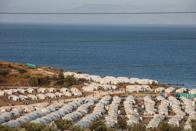Guardian: Οι πρόσφυγες που γλίτωσαν από τη Μόρια ζουν τώρα σε πιο άθλιες