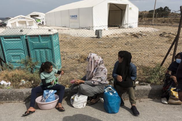 Guardian: Οι πρόσφυγες που γλίτωσαν από τη Μόρια ζουν τώρα σε πιο άθλιες