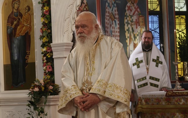 Σάλος για τη θεραπεία Ιερώνυμου: Η δήλωση Παγώνη που εξόργισε την Αρχιεπισκοπή - Τι λένε Κονιδάρης και Κοτανίδου