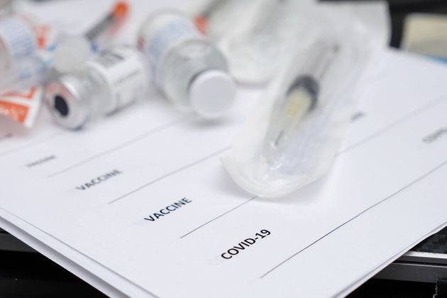 Ενα εμβόλιο για την Covid-19 ίσως είναι κοντά - Το ερώτημα είναι ποιοι θα το