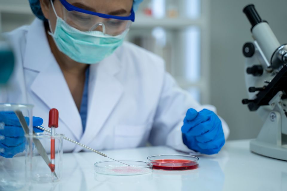 Τα αμφιλεγόμενα κύτταρα των εμβολίων προέρχονται από ένα έμβρυο του