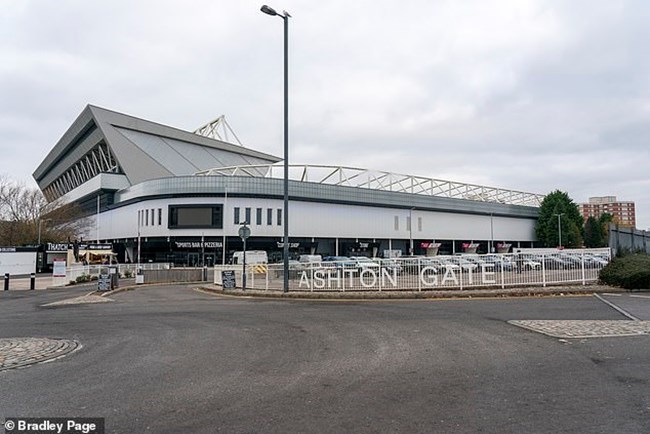 Βρετανία: "Άσκηση Πανάκεια" του στρατού- Θα κάνουν μαζικούς εμβολιασμούς ακόμη και στα γηπεδα