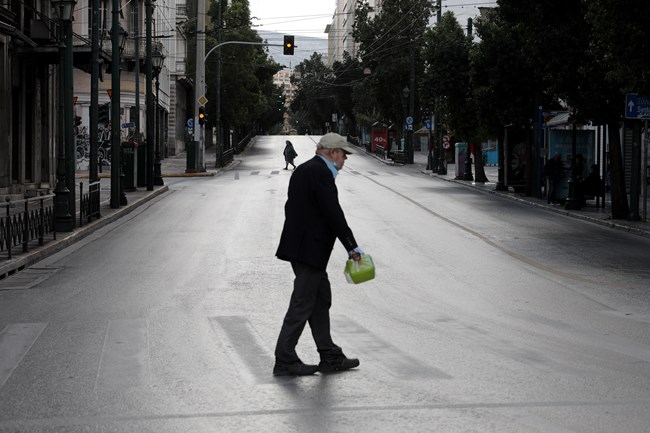 Στο "κόκκινο" ξανά η Αττική - Σήμερα οι αποφάσεις για σχολεία & καταστήματα - Σενάριο για απαγόρευση κυκλοφορίας στις 18:00