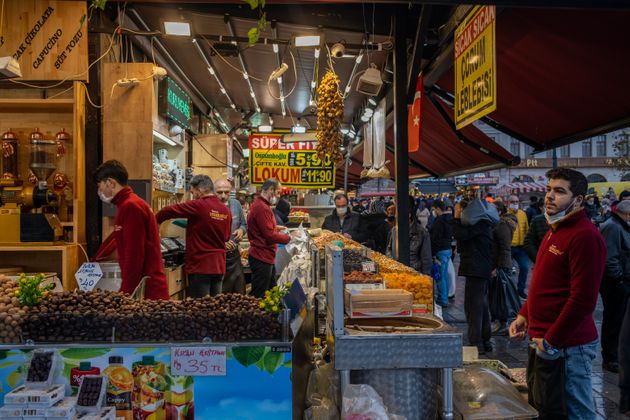 Σε τραγική κατάσταση οι Τούρκοι, «στοκάρουν» ρύζι και μακαρόνια λόγω
