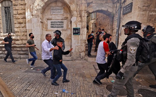 Πεδίο μάχης η Πλατεία των Τζαμιών στην Ιερουσαλήμ και πορεία υπερεθνικιστών